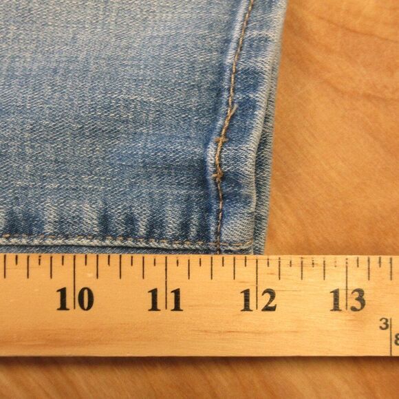 LEVI'S Classic Bermuda Denim Jean SHORTS Womens Size 32 Capri Skimmer Light Wash - Picture 13 of 13